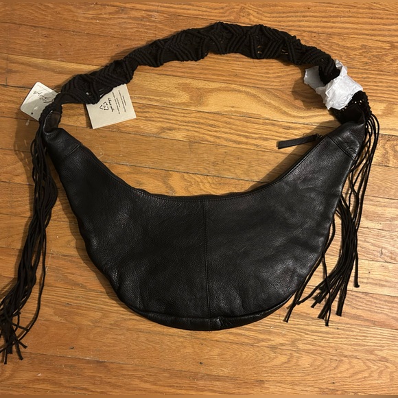 NWT 🔥Sold Out🔥 Free People Finn Fringe Slinge Bag  - Espresso - Picture 2 of 7